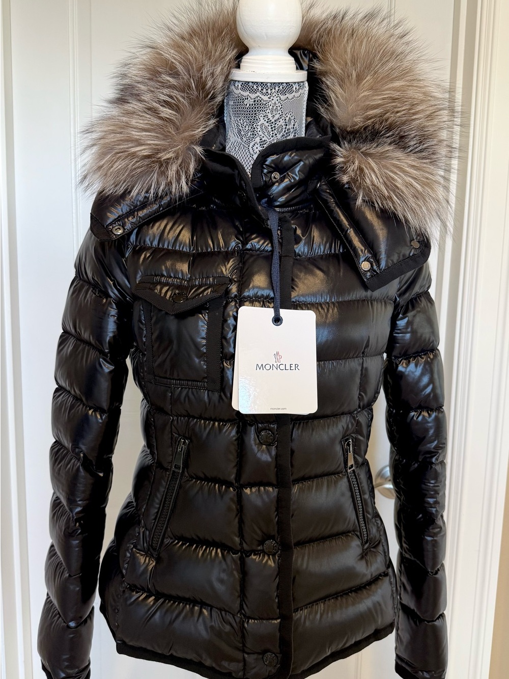Moncler Armoise black Quilted Down Puffer with real fox Fur-Trim Hood, size 2